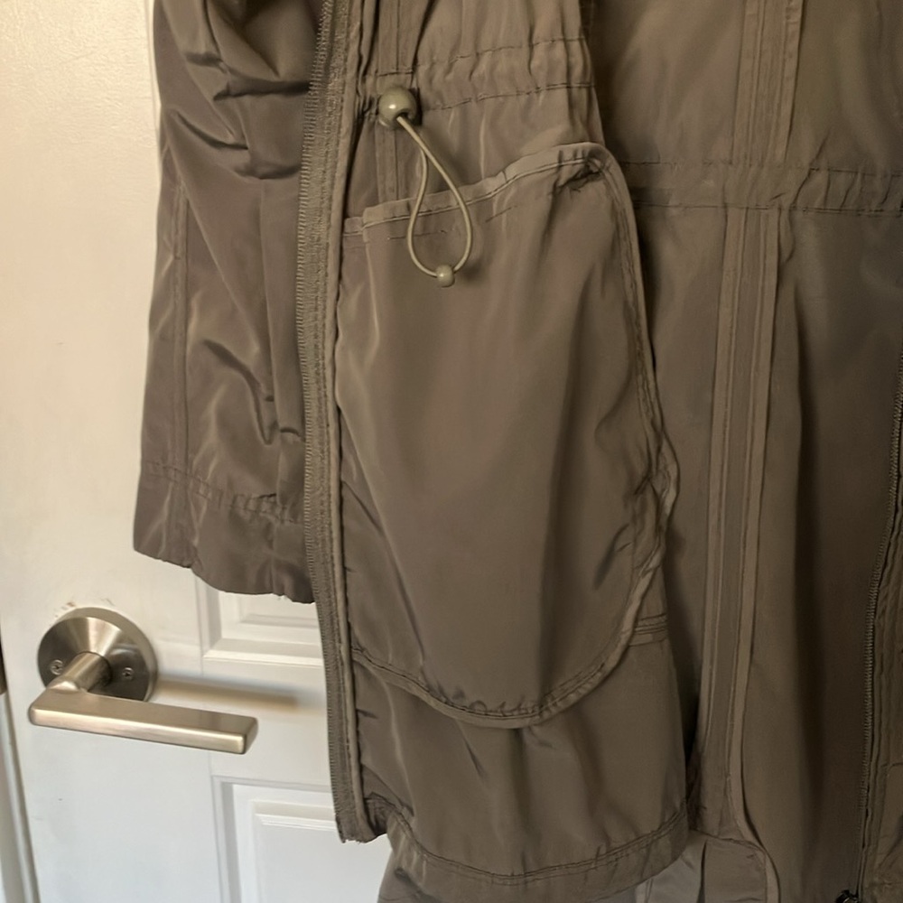Athleta Gray Lightweight Hooded Spring Jacket LIKE NEW - Picture 8 of 8